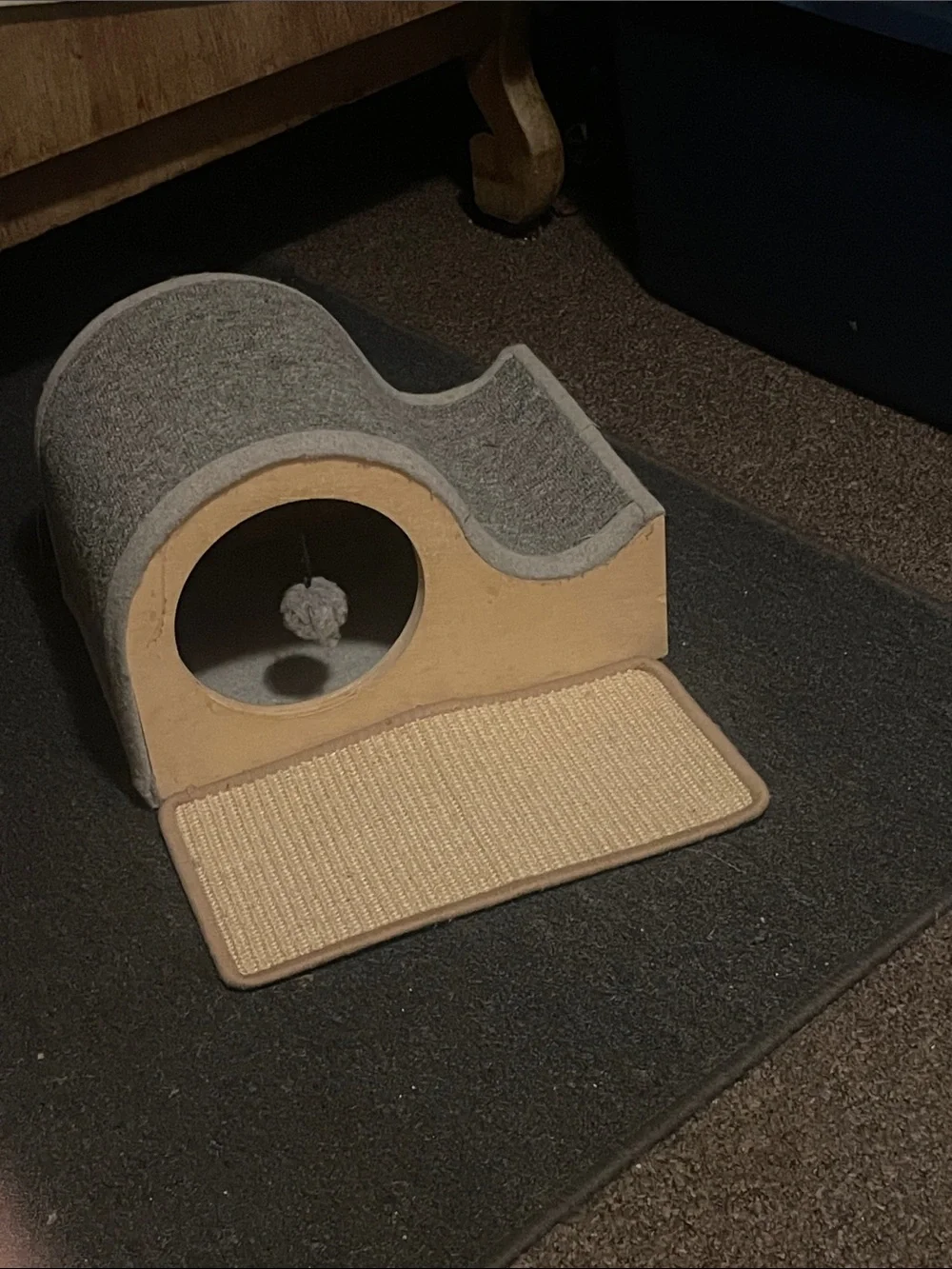 Gray Felt Cat House with Beige Sisal Scratching Mat